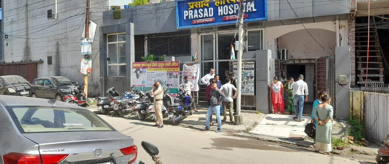 हंगामा: अस्पताल मे भर्ती मरीज की मौत, परिजनों ने हंगामा काटा…