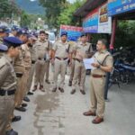 लापरवाही: मकान मालिकों को लापरवाही पड़ी महंगी, पुलिस ने किये लाखों के चालान…