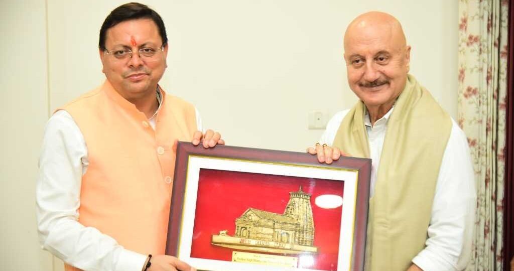 Uttarakhand News: सीएम से मिले केंद्रीय फिल्म प्रमाणन बोर्ड के अध्यक्ष प्रसून जोशी तथा फिल्म अभिनेता अनुपम खेर…