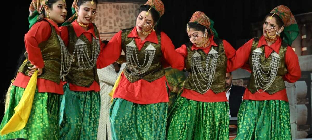 विरासत में नेवी बैंड की मनमोहक धुन का शानदार प्रदर्शन रहा, छात्र-छात्राओं ने दी सांस्कृतिक प्रस्तुतियां