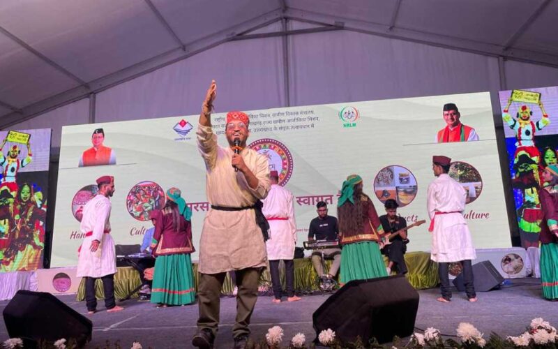रेंजर्स ग्राउण्ड में आयोजित राष्ट्रीय सरस मेले के  तीसरे दिन विभिन्न कार्यक्रम आयोजित