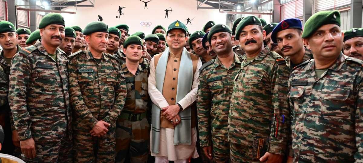 मुख्यमंत्री ने सेना के जवानों के साथ मनाई दीपावली…