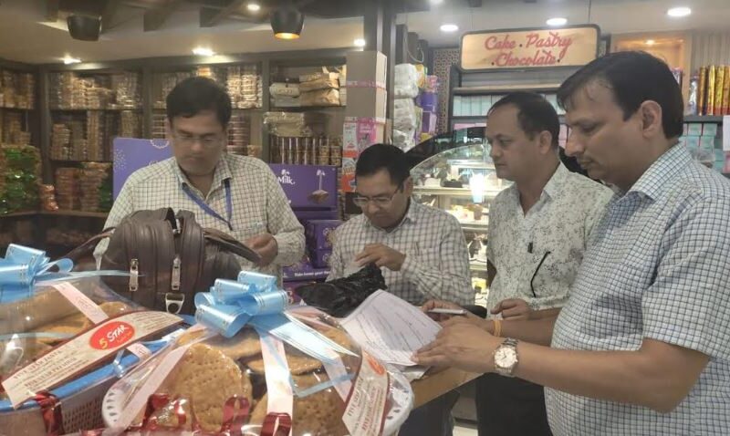 फ़ूड कारोबारियों पर कार्यवाही की होगी डेली मॉनीटरिंग, अभियान में लगी टीमों कों मुख्यालय को भेजनी होगी डेली रिपोर्ट- डॉ आर राजेश कुमार