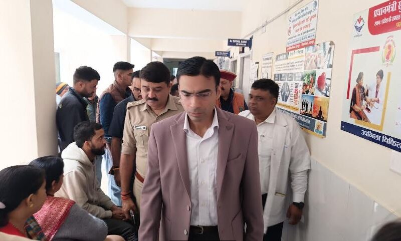 डीएम ने मौके पर ही दी एनेस्थीसिया ट्राली क्रय करने की स्वीकृति, कहा तुरंत दिए जायेंगे फंड…