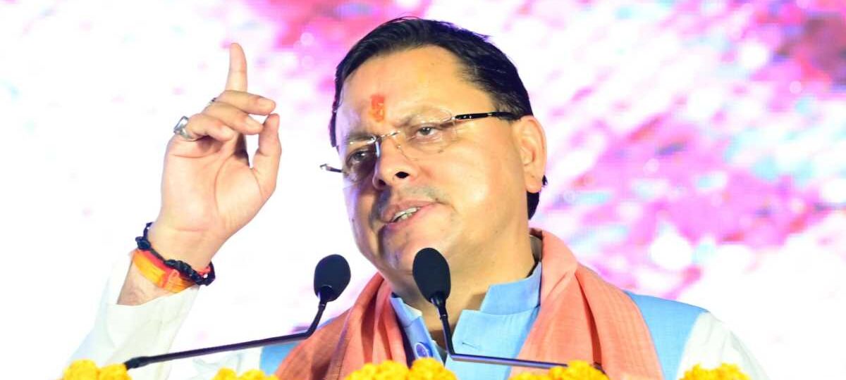 मुख्यमंत्री ने किया मां गंगा का पूजन, दीपोत्सव में शहीदों के निमित्त जलाया दीया