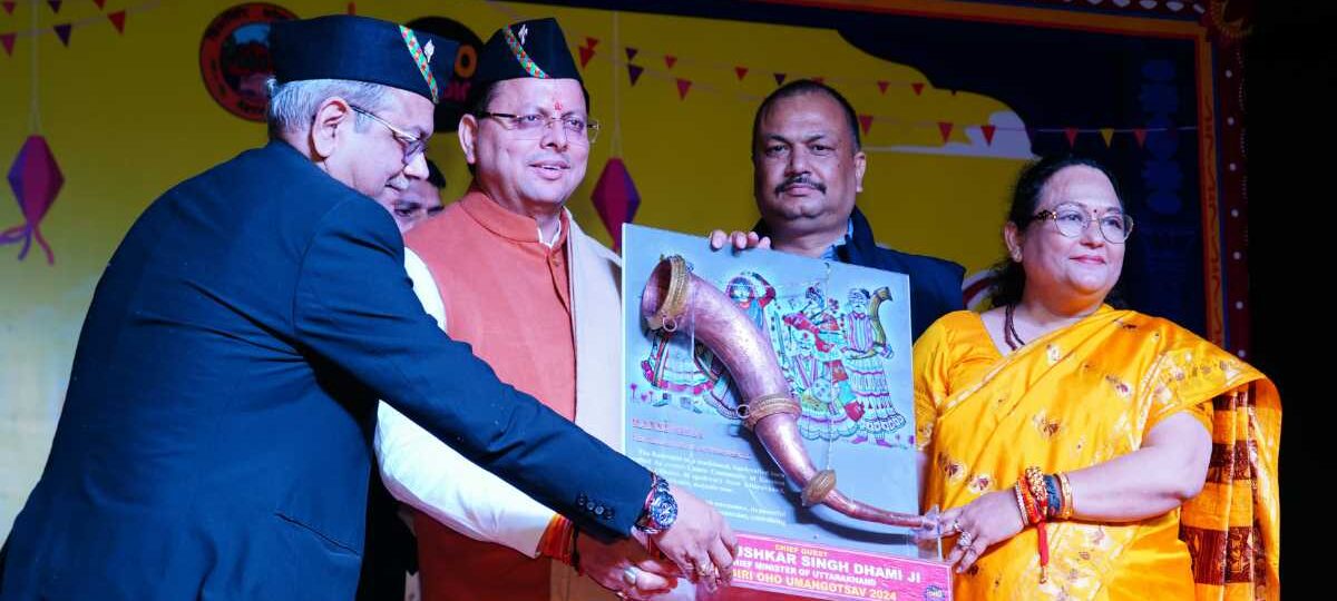 मुख्यमंत्री धामी ने ऑफिसर्स क्लब, ओएनजीसी, देहरादून में बूढ़ी दिवाली, ईगास पर भेलो खेला