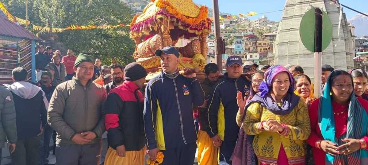 आदि गुरु शंकराचार्य जी की पवित्र गद्दी आज श्री नृसिंह मंदिर ज्योतिर्मठ मंदिर पहुंची…