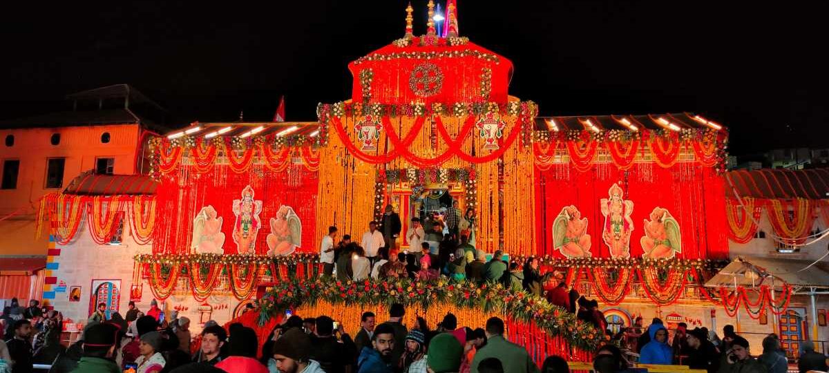 श्री बदरीनाथ – केदारनाथ धाम में उल्लासपूर्वक मनायी जा रही दीपावली…
