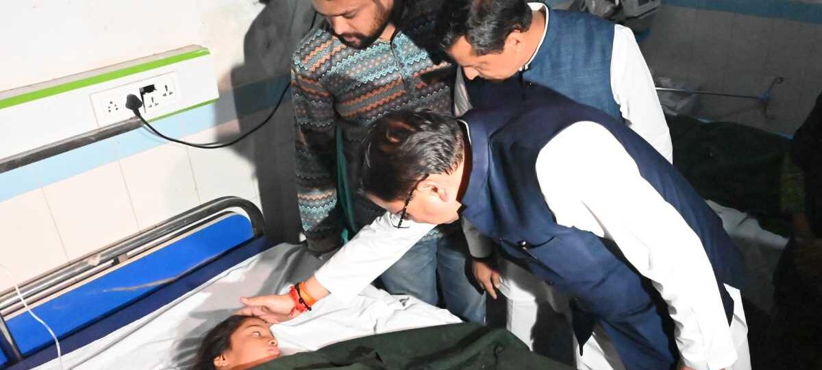 भीषण बस दुर्घटना में 36 व्यक्तियों की मृत्यु, 26 घायल, मुख्यमंत्री धामी ने घायलों का हालचाल जाना…