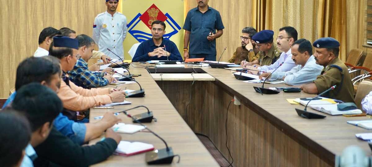 राज्य स्थानपन दिवस पर राजधानी में आयोजित होंगे भव्य कार्यक्रम, डीएम ने तैयारियों को लेकर की बैठक…