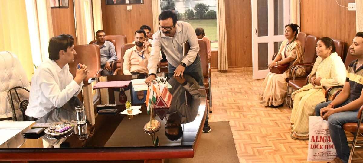 कुमाऊं आयुक्त दीपक रावत ने सुनी जन समस्याएं…