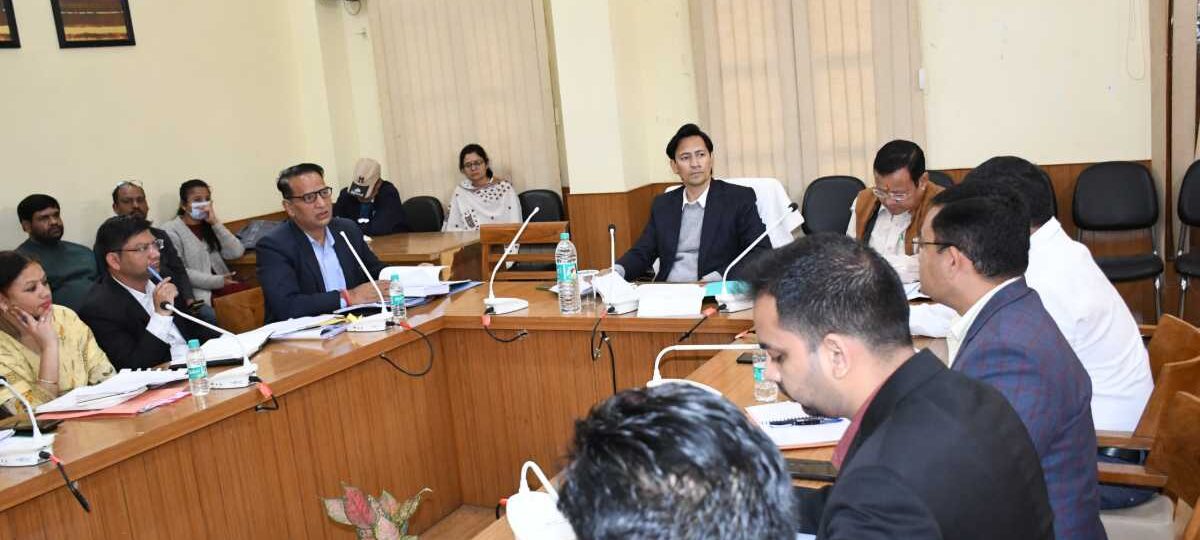 बिग ब्रेकिंग: आयुक्त दीपक रावत ने की समीक्षा बैठक, दिए ये निर्देश…