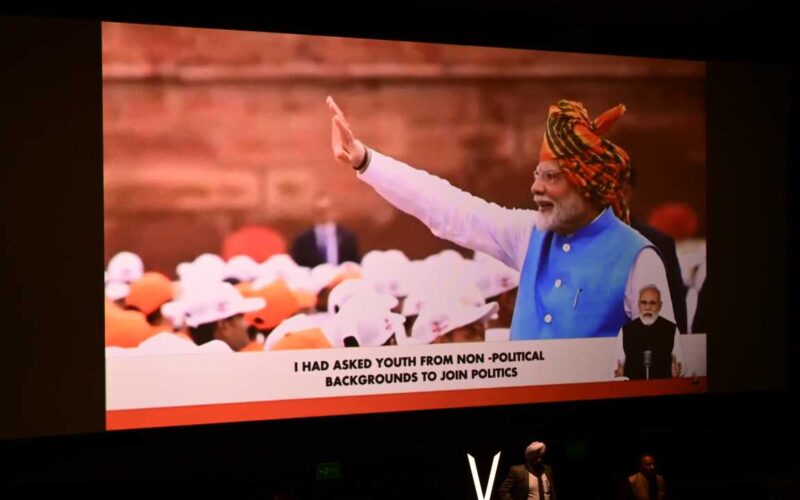 मुख्यमंत्री ने हाथीबड़कला में प्रधानमंत्री नरेन्द्र मोदी के मन की बात का 116वां संस्करण सुना