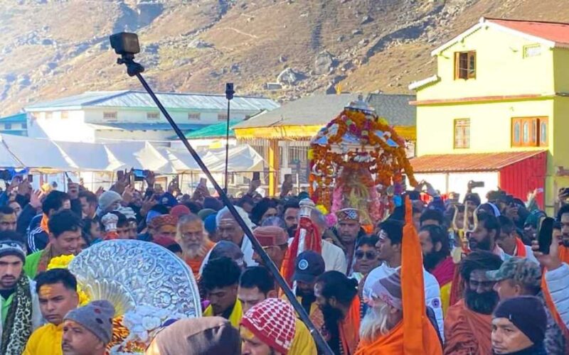 ओंकारेश्वर मंदिर उखीमठ पहुंची बाबा केदारनाथ की पंचमुखी डोली, शीतकाल में भी हो सकेंगे दर्शन