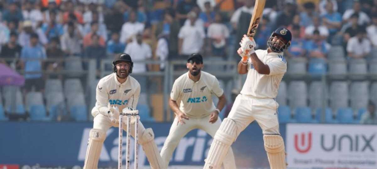 मुंबई टेस्ट: दूसरे दिन का खेल समाप्त, न्यूजीलैंड ने भारत पर ली 143 रनों की बढ़त…