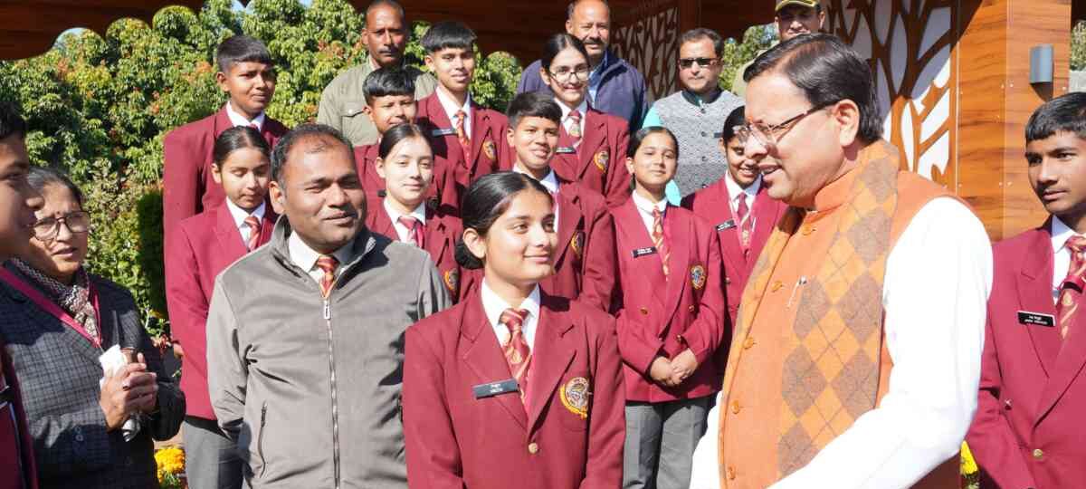 सैनिक स्कूल घोड़ाखाल से शैक्षिक भ्रमण के लिए आये विद्यार्थियों ने मुख्यमंत्री जी से भेंट की…