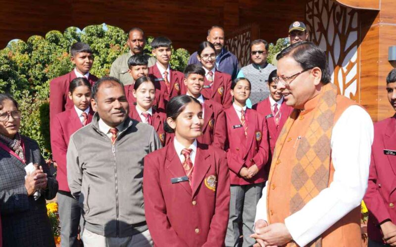 सैनिक स्कूल घोड़ाखाल से शैक्षिक भ्रमण के लिए आये विद्यार्थियों ने मुख्यमंत्री जी से भेंट की…