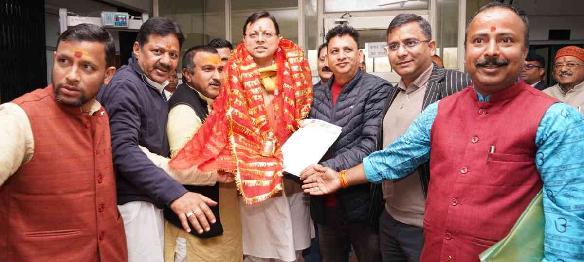 मुख्यमंत्री धामी से चारधाम तीर्थ पुरोहित महापंचायत के सदस्यों और पंडा पुजारियों ने भेंट की…