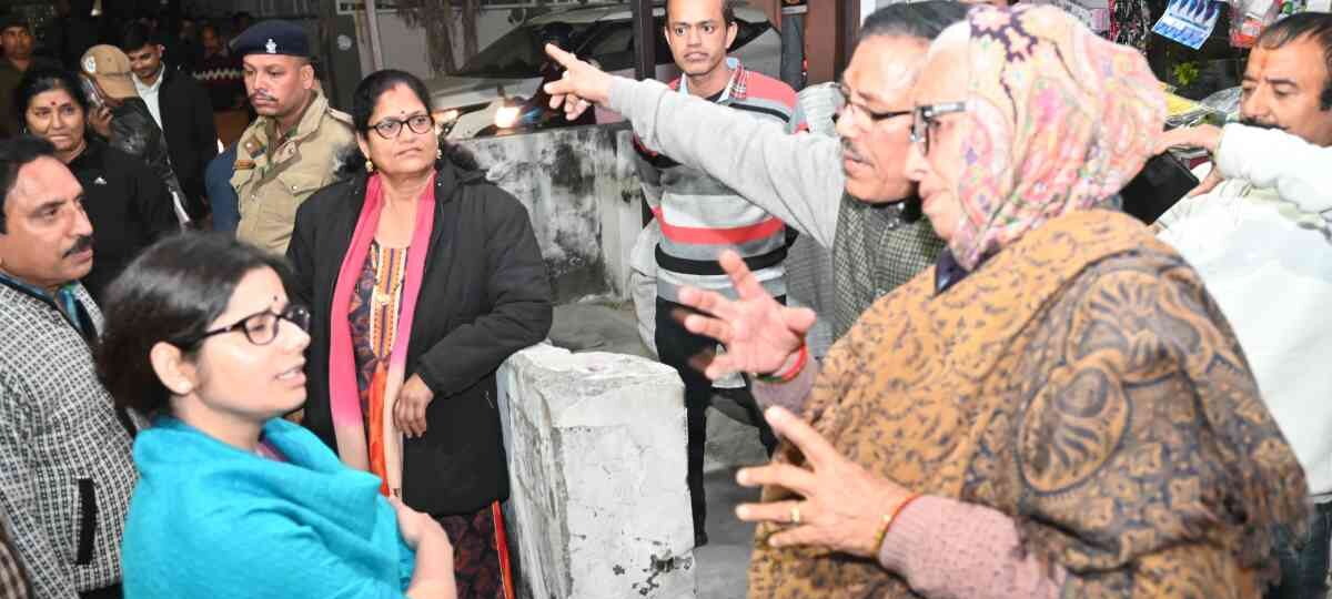 डीएम ने यहां पैदल भ्रमण का सुनी जन-समस्याएं, दिखा अतिक्रमण, लिया एक्शन…