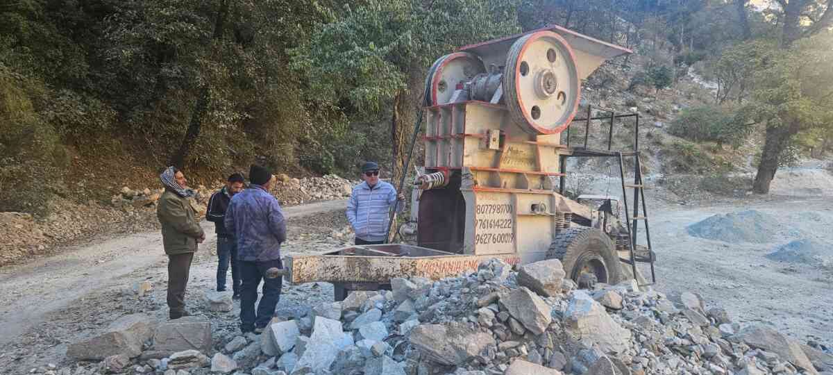 उत्तरकाशी: जिला खान अधिकारी ने रवाडा केडिगाड़ में मोबाइल स्टोन क्रेशर को सीज किया…