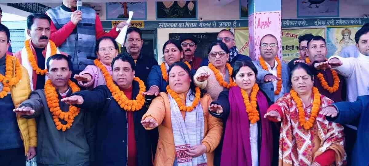 राजकीय प्राथमिक शिक्षक संघ शाखा चम्बा रविंद्र सिंह खाती अध्यक्ष, मंगत नेगी मंत्री पद पर निर्वाचित