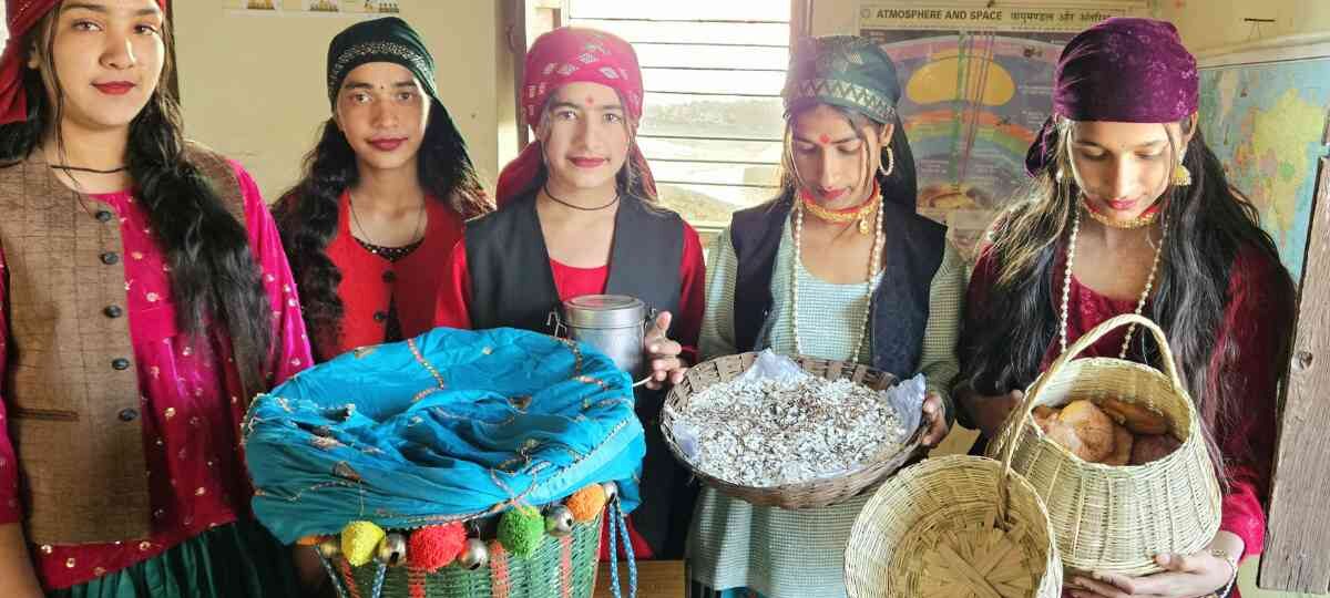 लोक संस्कृति एवं गढ़ भोज की महक..