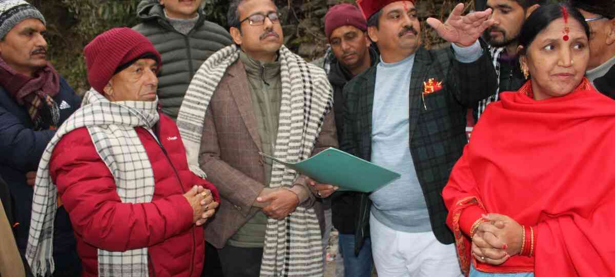 अपर सचिव सी. रविशंकर ने आज गंगोत्री मार्ग पर शीतकालीन यात्रा व्यवस्थाओं का जायजा लिया