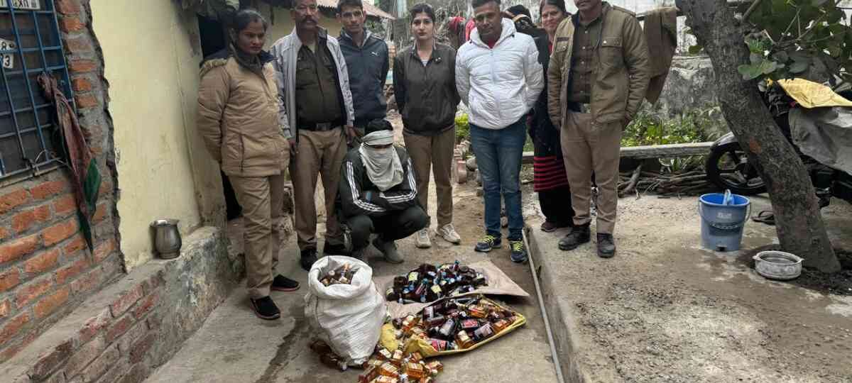ब्रेकिंग : गढ्‌ढों में छुपा रखी देशी शराब पकड़ी…