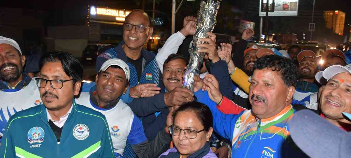 देवभूमि को प्रकाशित करने निकली “तेजस्विनी”  मुख्यमंत्री ने झंडी दिखाकर किया रवाना…