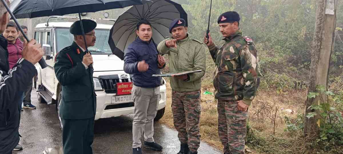 क्षेत्र वासियों की समस्या का संज्ञान लेते हुए डीएम ने दिए थे निर्देश, यहां सेना नहीं लगाएगी गेट…