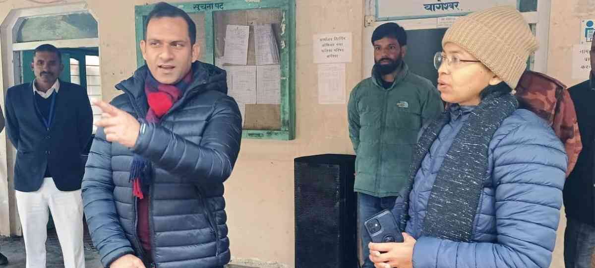 डीएम आशीष भटगांई ने किया नामांकन केंद्र का निरीक्षण…