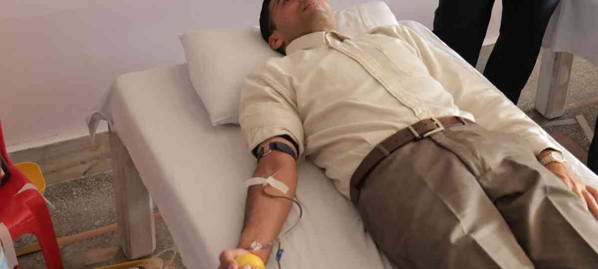 श्री हेमकुंड साहिब गुरुद्वारा ऋषिकेश में लगाए गए रक्तदान शिविर में डीएम ने किया रक्तदान…