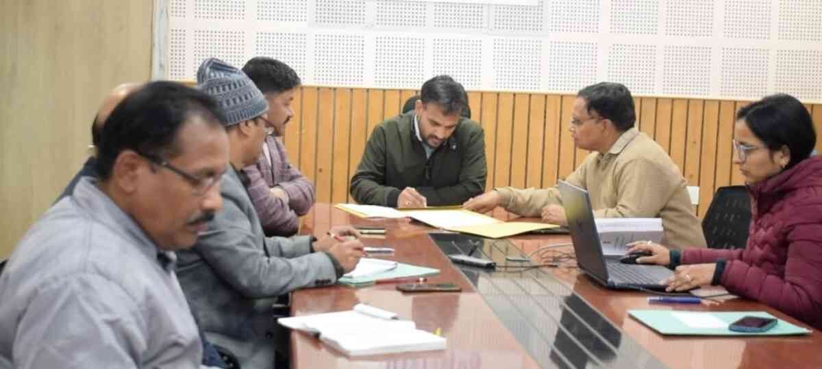 नगर निकाय निर्वाचन के लिए तैनात कार्मिकों का किया गया प्रथम रेंडमाइजेशन…