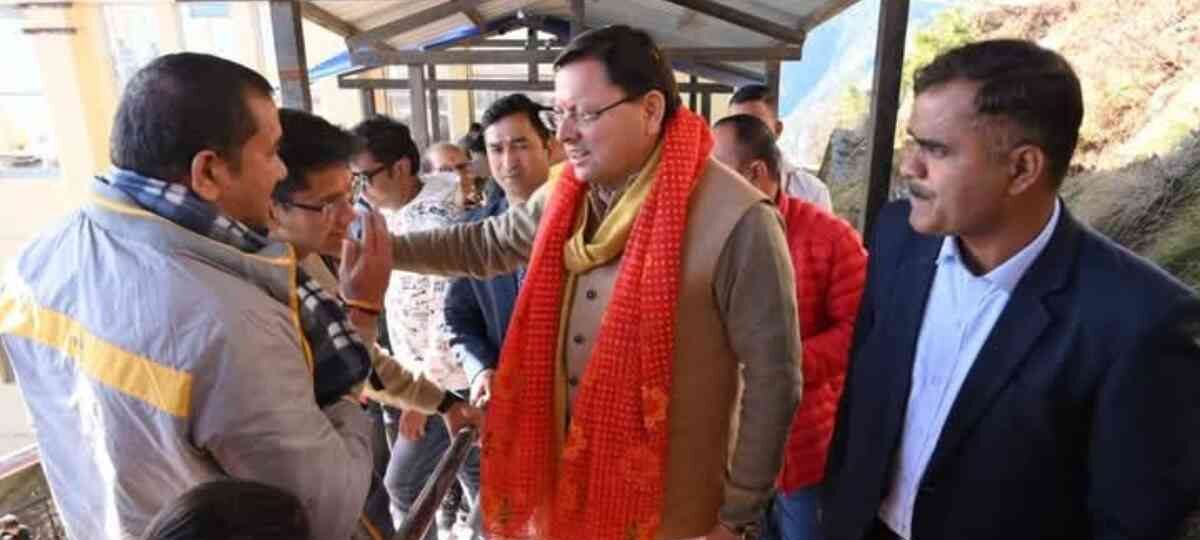 मुख्यमंत्री धामी ने सिद्धपीठ माँ सुरकण्डा मन्दिर, पूजा अर्चना कर प्रदेश की खुशहाली और समृद्धि की कामना की