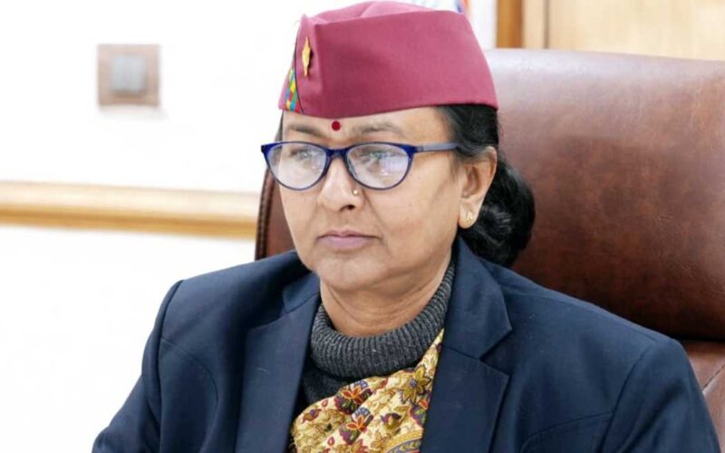 जिलाधिकारियों को आजीविका से जुड़ी सभी योजनाओं की आउटपुट मॉनिटरिंग करने के सख्त निर्देश