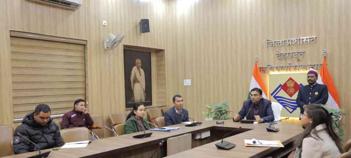 डीएम ने अपंजीकृत मदरसों के सम्बन्ध बैठक कर अधिकारियों को दिए आवश्यक दिशा-निर्देश…