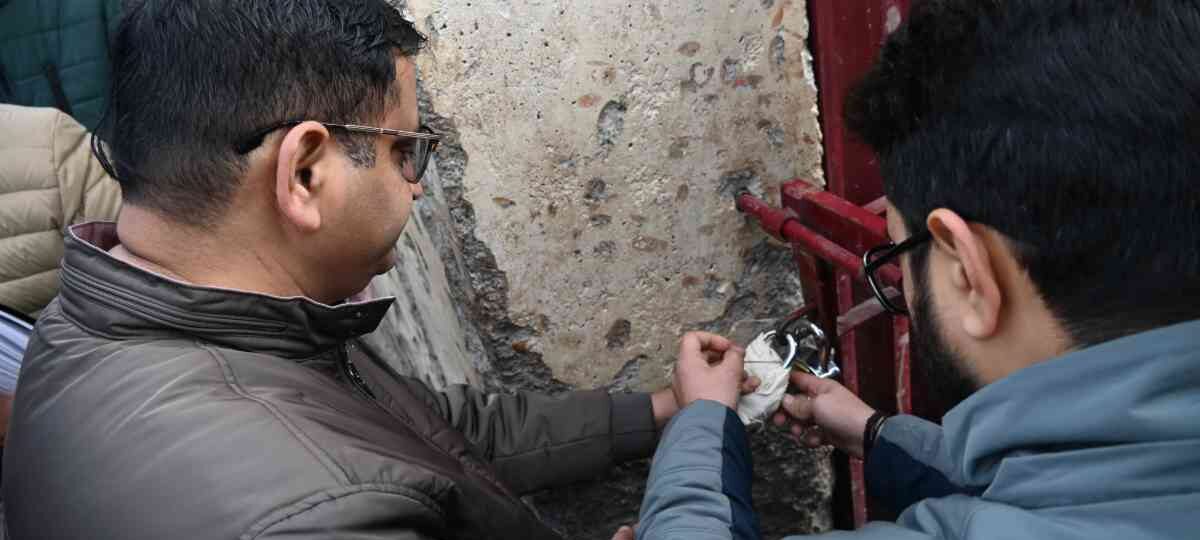 देहरादून: जिला प्रशासन की बड़ी कार्यवाही, नियम विरूद्ध संचालित गैस गोदाम किया सील…