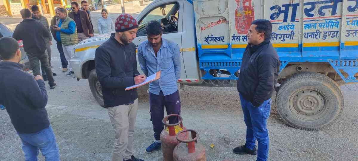 ताबड़तोड़ छापेमारी करके 14 दुकानों का चालान, घरेलू गैस के व्यावसायिक दुरुपयोग पर सख्त प्रशासन…