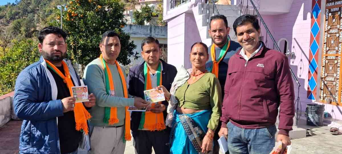 भारतीय जनता पार्टी प्रत्याशियों के पक्ष में घर-घर जनसम्पर्क किया