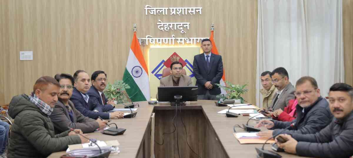 डीएम ने एयरपोर्ट के समीप बिना एनओसी के निर्माण कार्यों की रिपोर्ट तलब…