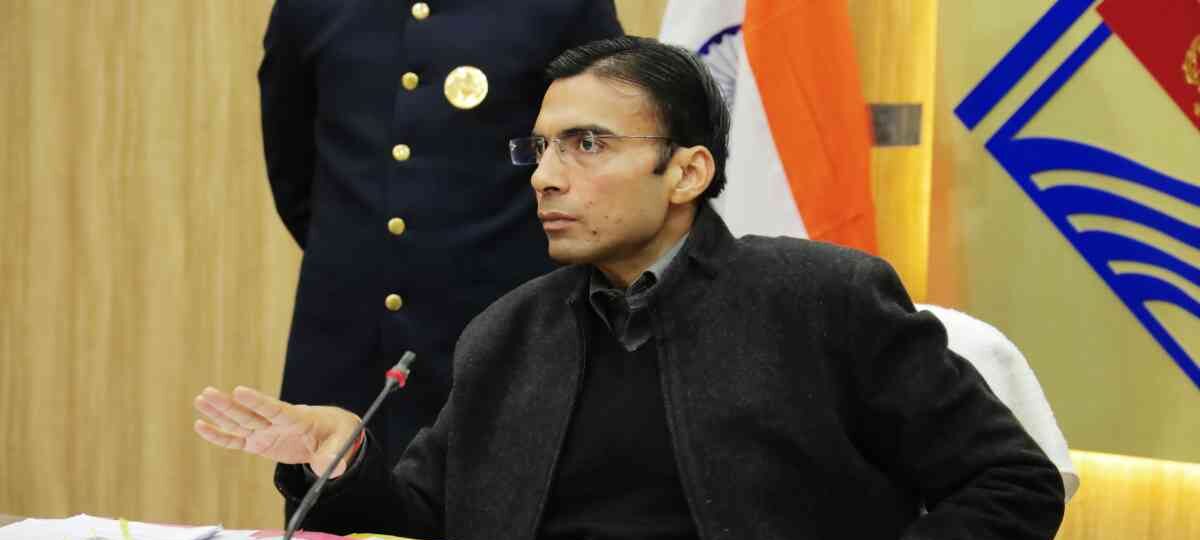 डीएम सख्तः निर्माण शर्तों का उल्लंघन करने वालों पर दर्ज होंगे मुकदमें…