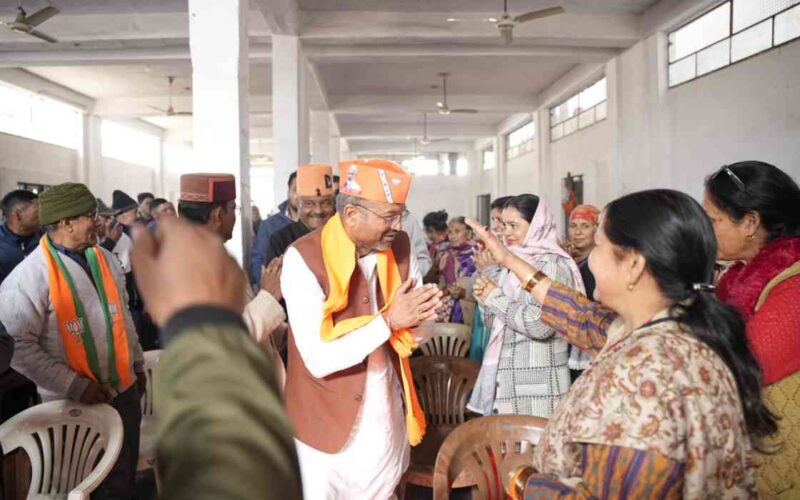 भाजपा महापौर प्रत्याशी सौरभ थपलियाल ने बालावाला सैनिक कॉलोनी में जनसभा की…