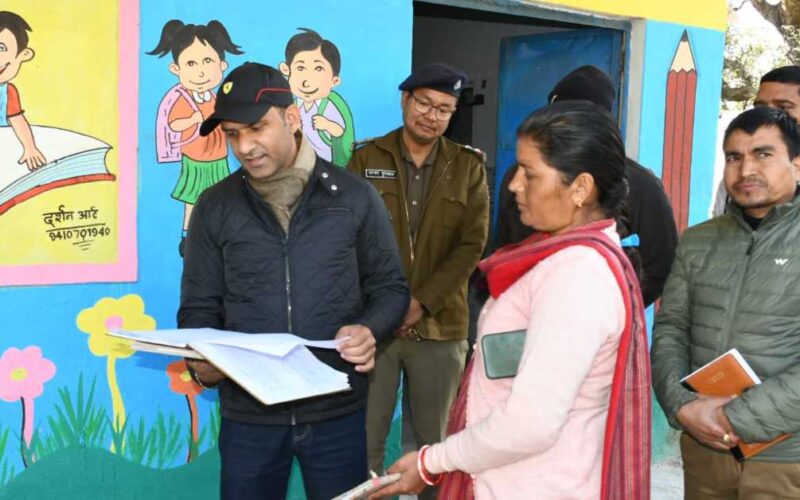 जिलाधिकारी आशीष भटगांई ने प्राथमिक विद्यालय उद्यमस्थल का औचक निरीक्षण किया…