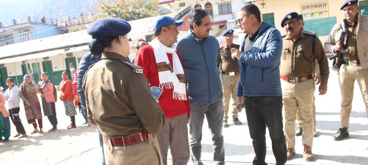 उत्तरकाशी: डीएम ने किया नगर पालिका परिषद चिन्यालीसौड़ के बूथों का निरीक्षण…