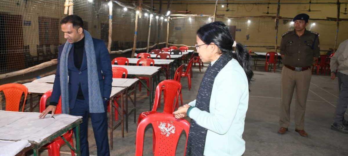 डीएम आशीष भटगांई ने बीडी पांडे डिग्री कालेज में स्ट्रांग रूम का निरीक्षण कर व्यवस्थाओं का जायजा लिया…