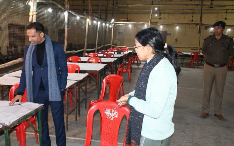 डीएम आशीष भटगांई ने बीडी पांडे डिग्री कालेज में स्ट्रांग रूम का निरीक्षण कर व्यवस्थाओं का जायजा लिया…