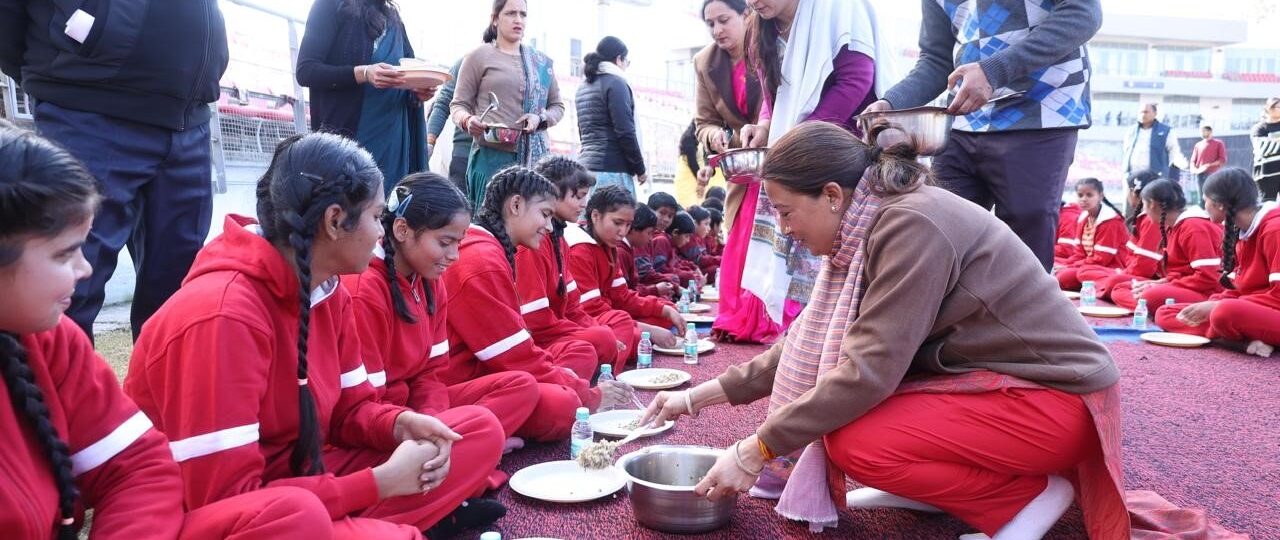 खेल मंत्री रेखा आर्या ने बच्चों संग मनाई मकर संक्रांति, राष्ट्रीय खेल की तैयारियों का लिया जायजा