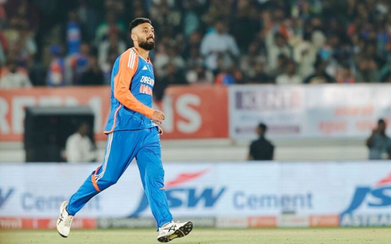 इंग्लैंड ने भारत को 26 रन से हराया, सीरीज में की वापसी…