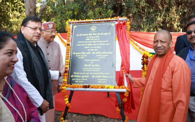 उत्तर प्रदेश के मुख्यमंत्री योगी आदित्यनाथ स्कूली बच्चों के साथ संवाद किया…