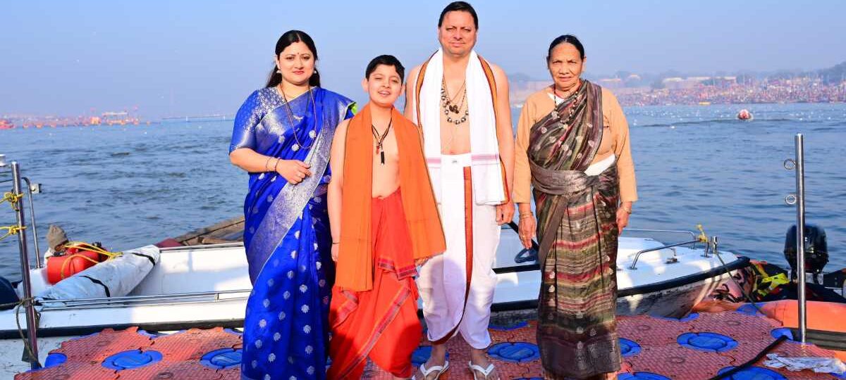मुख्यमंत्री धामी ने महाकुंभ 2025 में पावन दिव्य त्रिवेणी संगम पर सपरिवार स्नान किया…